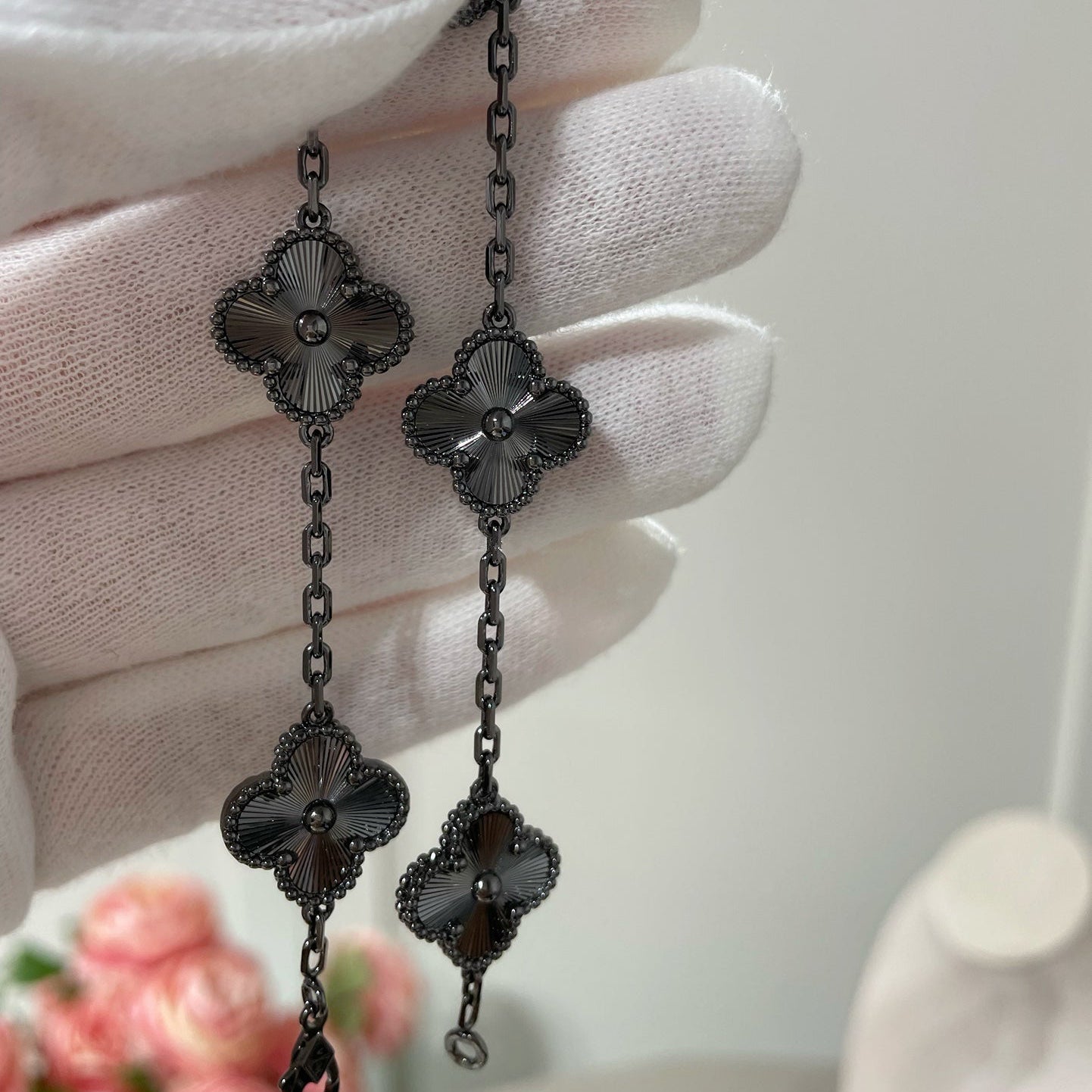 [Auraecho]CLOVER 5 MOTIF BLACK BRACELET