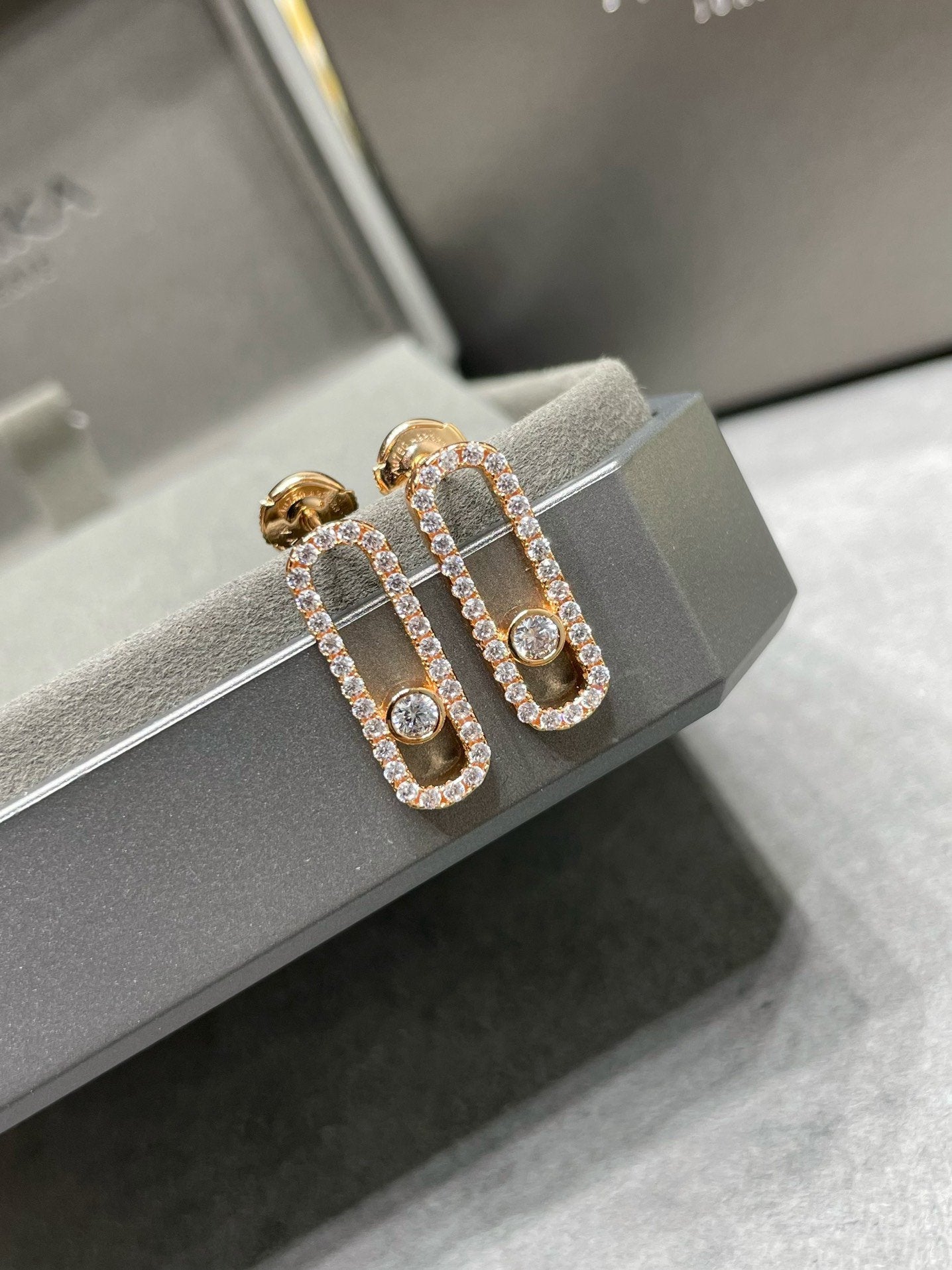 [AuraEcho]MOVE UNO STUD DIAMOND PAVED EARRINGS