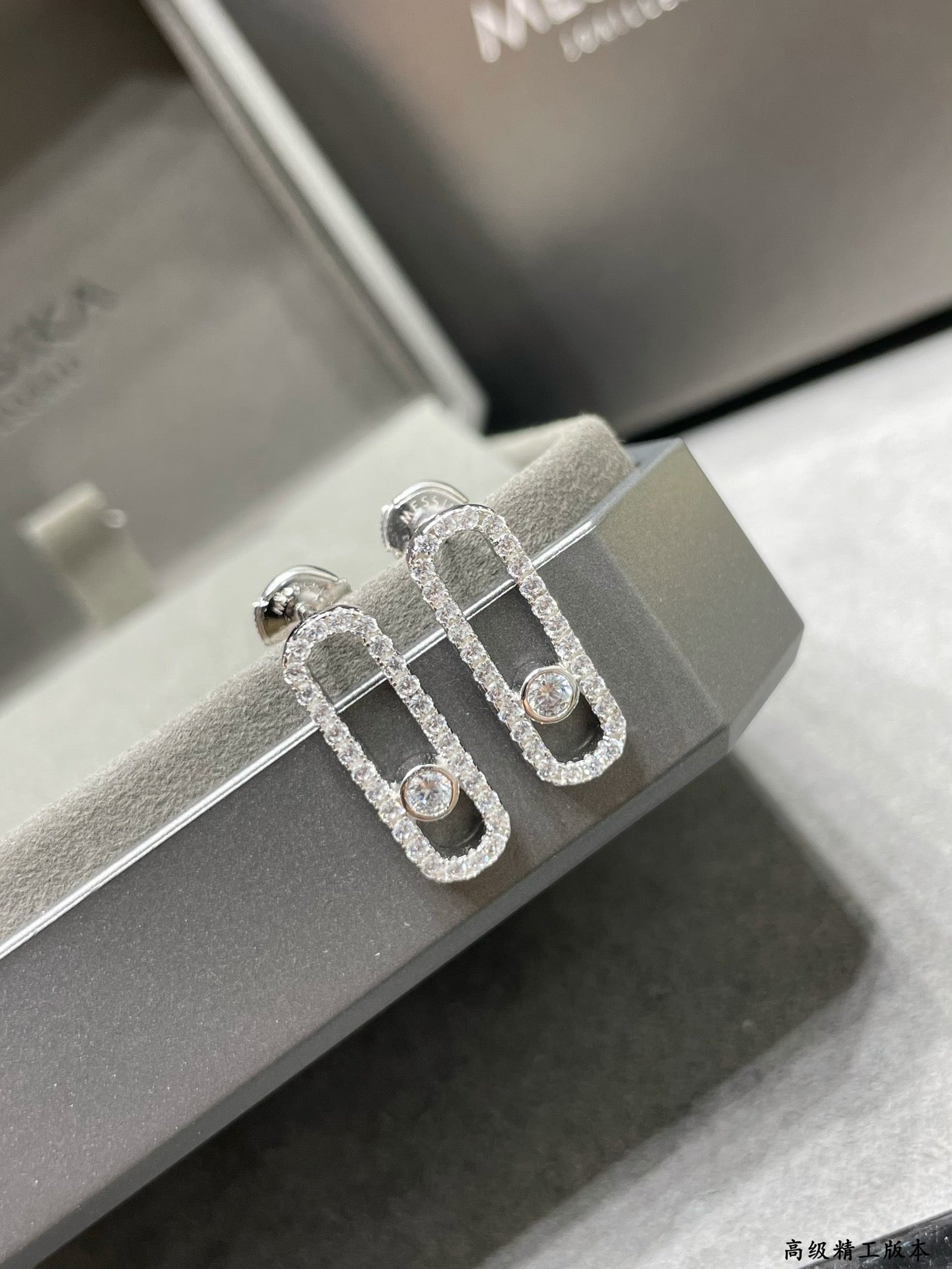 [AuraEcho]MOVE UNO STUD DIAMOND PAVED EARRINGS