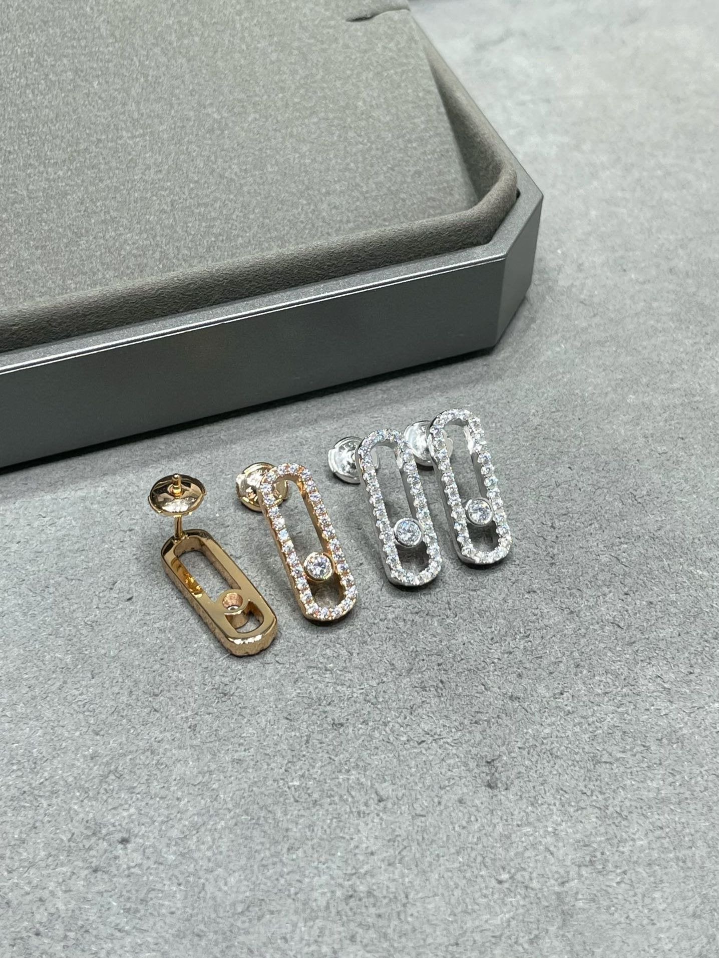 [AuraEcho]MOVE UNO STUD DIAMOND PAVED EARRINGS