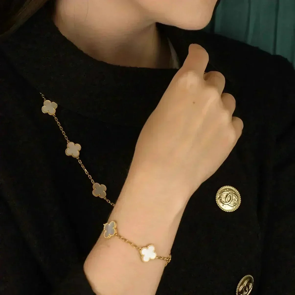 [Auraecho]CLOVER WHITE PEARL MOP 5 MOTIF BRACELET COLLECTION