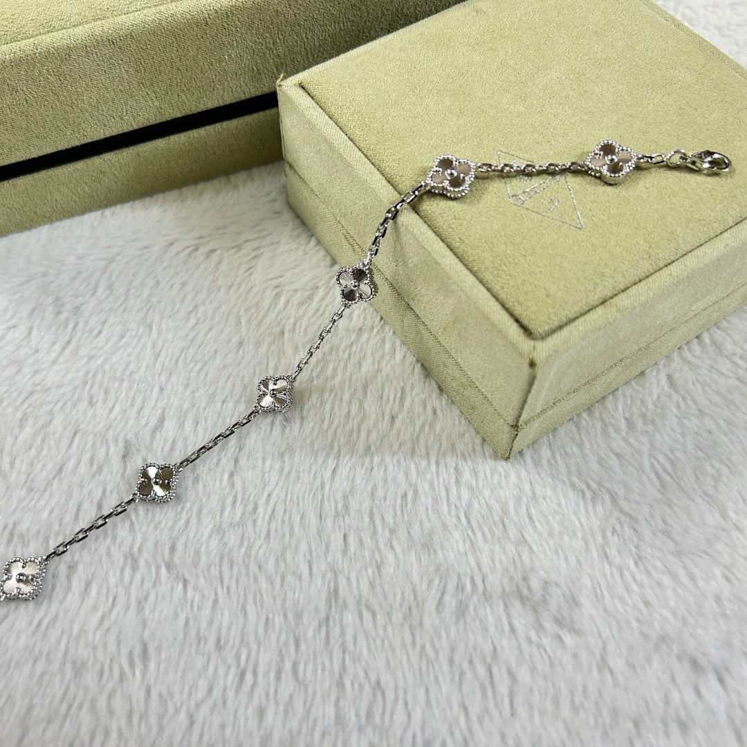 [Auraecho]CLOVER 6 MOTIF DIAMOND BRACELET