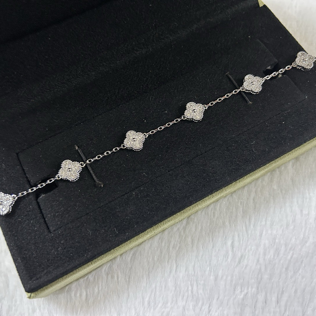 [Auraecho]CLOVER 6 MOTIF DIAMOND BRACELET