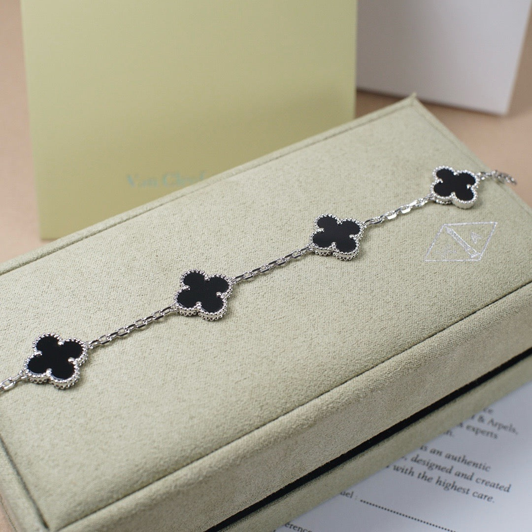 [Auraecho] CLOVER 5 MOTIF ONYXS BRACELET COLLECTION