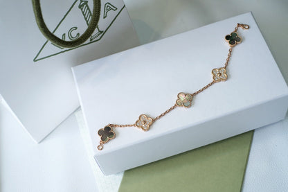 [Auraecho] CLOVER 5 MOTIF GRAY MOP BRACELET COLLECTION