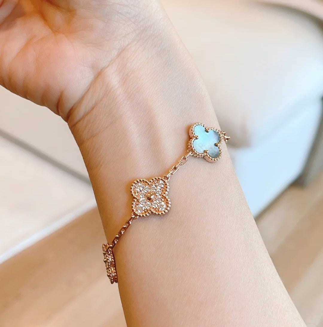 [Auraecho] CLOVER 5 MOTIF GRAY MOP BRACELET COLLECTION